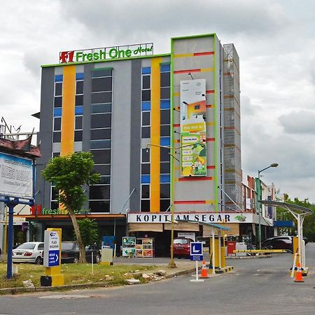 Fresh One Hotel Batam Buitenkant foto