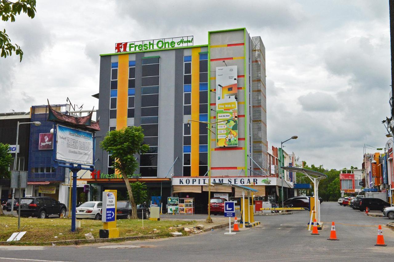 Fresh One Hotel Batam Buitenkant foto